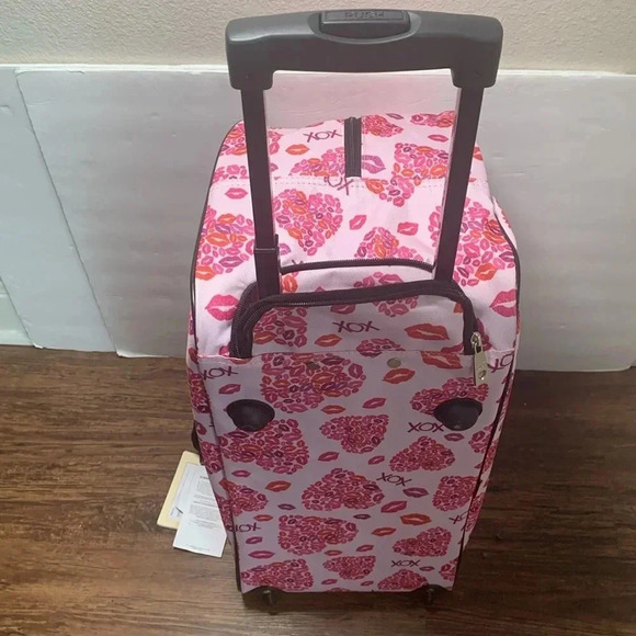 Betsey Johnson Rolling Suitcase Duffle Bag Lips XOX Hearts Pink NWT - Picture 6 of 10